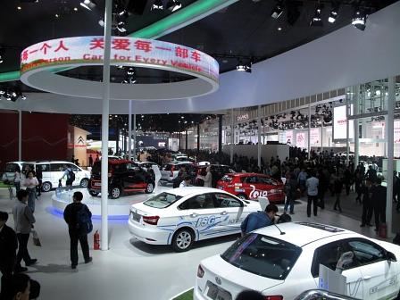 Auf der Automesse in Peking herrscht dichtes Gedränge