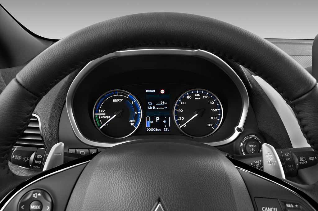 Mitsubishi Eclipse Cross PHEV (Baujahr 2021) Plus 5 Türen Tacho und Fahrerinstrumente