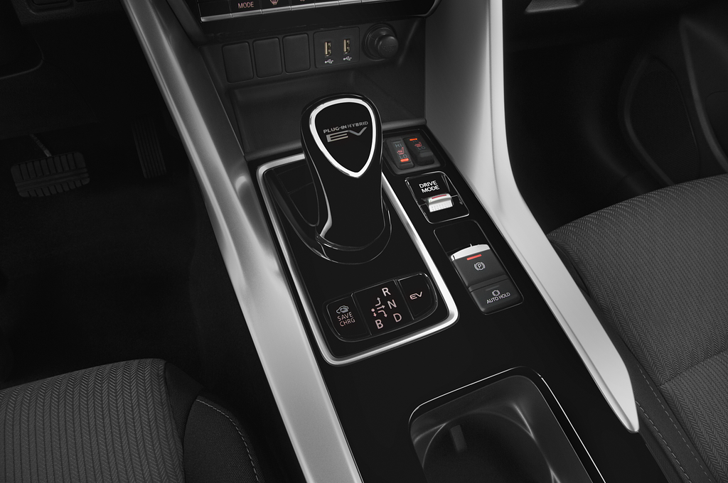 Mitsubishi Eclipse Cross PHEV (Baujahr 2021) Basis 5 Türen Schalthebel