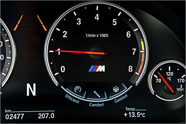 Hier steht die Gasannahme auf "Efficient", das Fahrwerk und die Lekung befinden sich im "Comfort"-Modus
