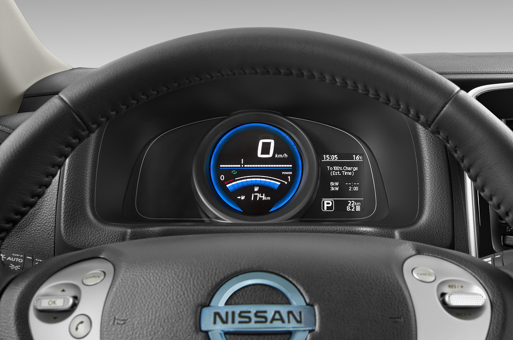 Nissan e-NV200 (Baujahr 2021) Regular Cab 4 Türen Tacho und Fahrerinstrumente