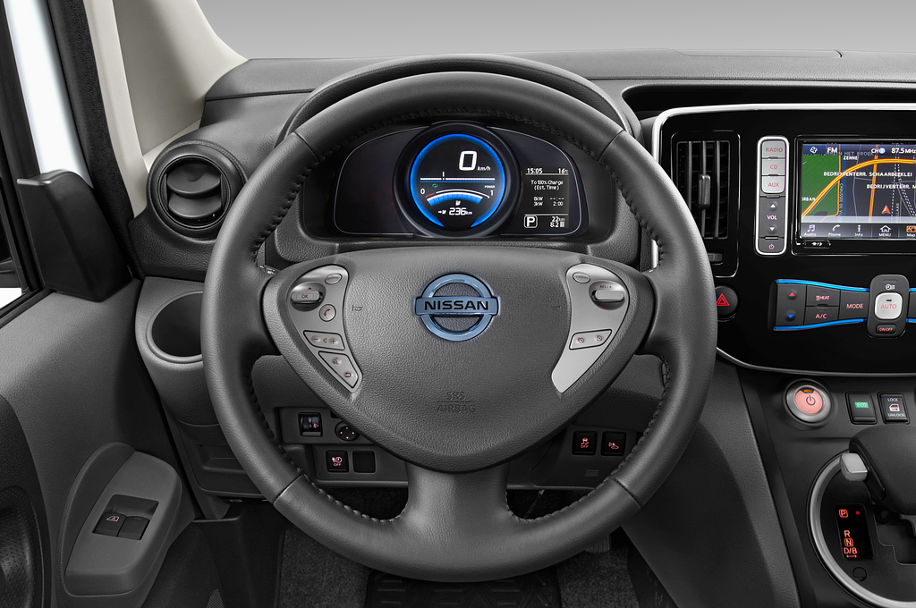 Nissan e-NV200 (Baujahr 2021) Regular Cab 4 Türen Lenkrad