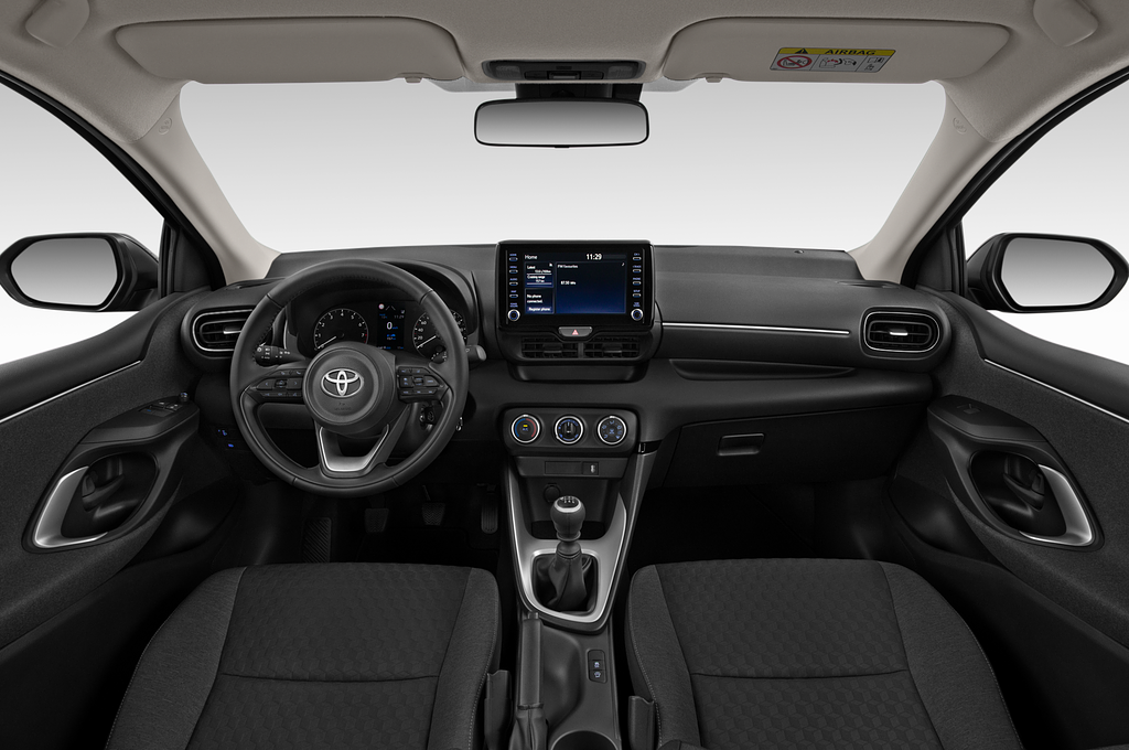 Toyota Yaris (Baujahr 2020) Comfort 5 Türen Cockpit und Innenraum