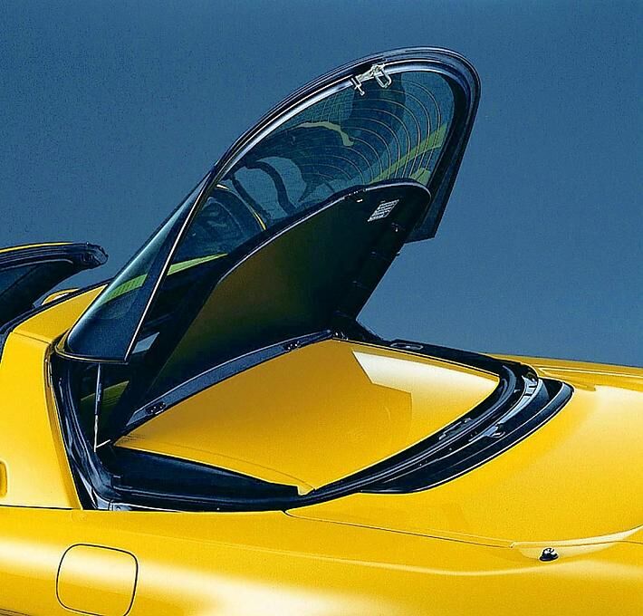 Das Targadach des Honda NSX verschwindet im Heck