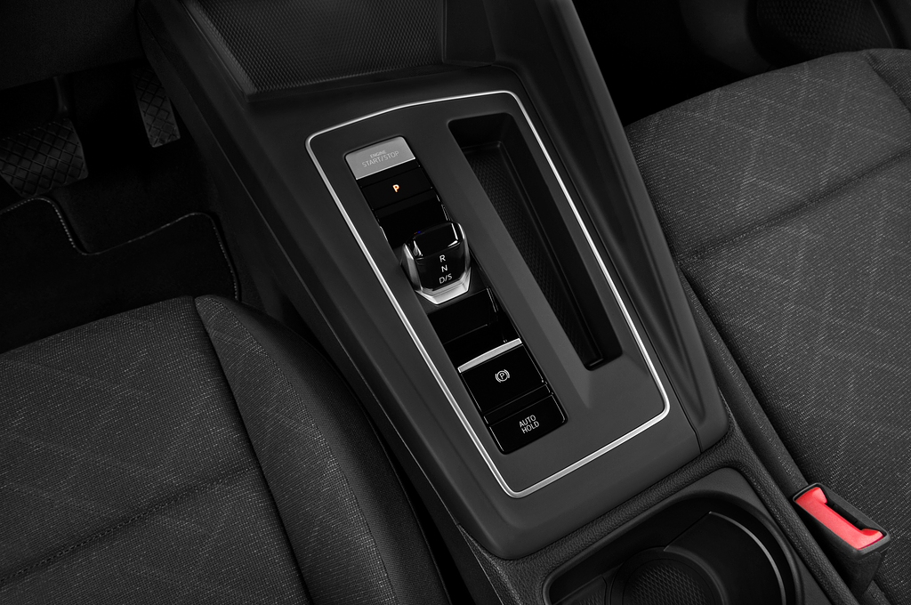Volkswagen Golf Variant (Baujahr 2021) Life HEV 4 Türen Schalthebel
