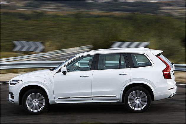 Mit 4,95 Meter Länge hat der XC90 deutlich zugelegt. Hauptkonkurrent dürfte nun der Audi Q7 sein