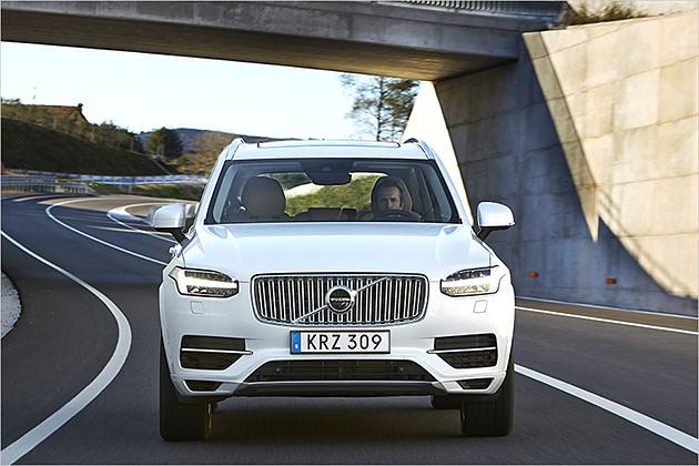Die Preise für den XC90 D5 AWD beginnen bei 53.400 Euro, Marktstart ist im Juni 2015