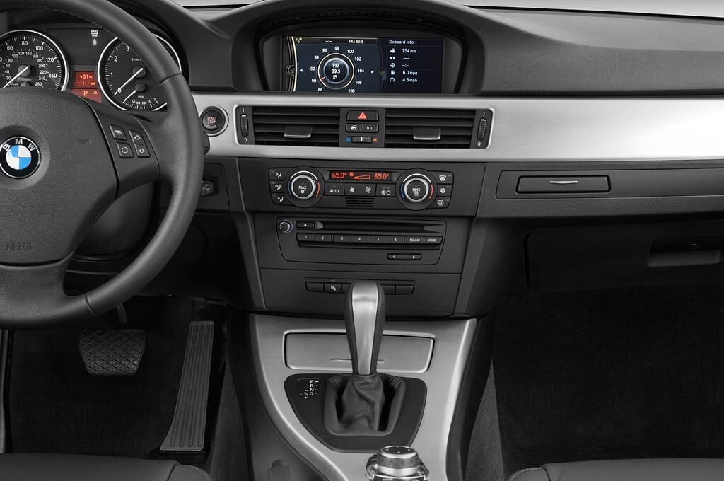 BMW 3 Series (Baujahr 2010) 325i Touring 5 Türen Mittelkonsole