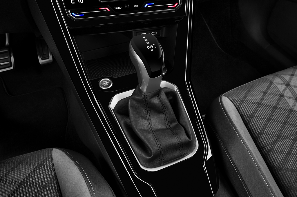 Volkswagen T-Roc (Baujahr 2022) R-Line 5 Türen Schalthebel