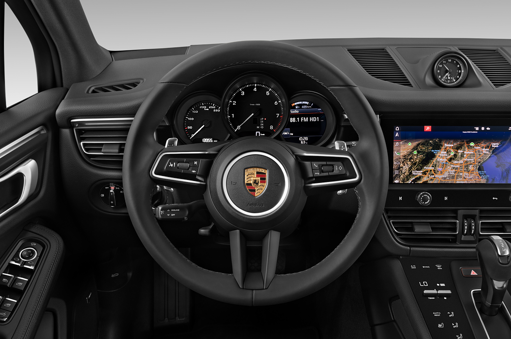 Porsche Macan (Baujahr 2022) Base 5 Türen Lenkrad