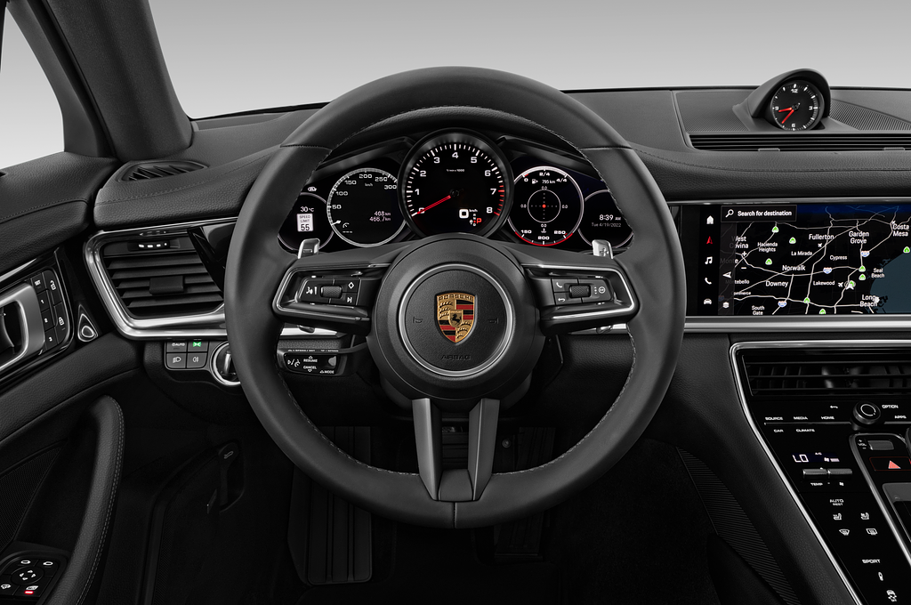 Porsche Panamera (Baujahr 2022) Base 5 Türen Lenkrad