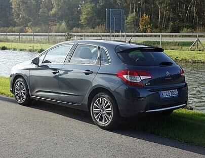Die versprochenen 190 km/h schafft unser C4 locker und auch 203 km/h (gem. Tacho) wurden mehrfach notiert.