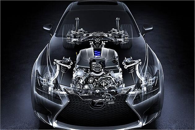 Der RC F fährt mit Doppelquerlenkern vorne und Mehrlenkerachse hinten