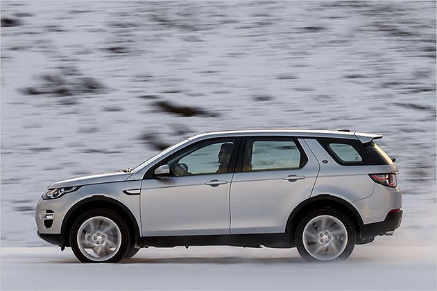 Der optisch eindrucksvolle Discovery Sport ist nur 4,59 Meter lang und damit drei Zentimeter kürzer als der Audi Q5