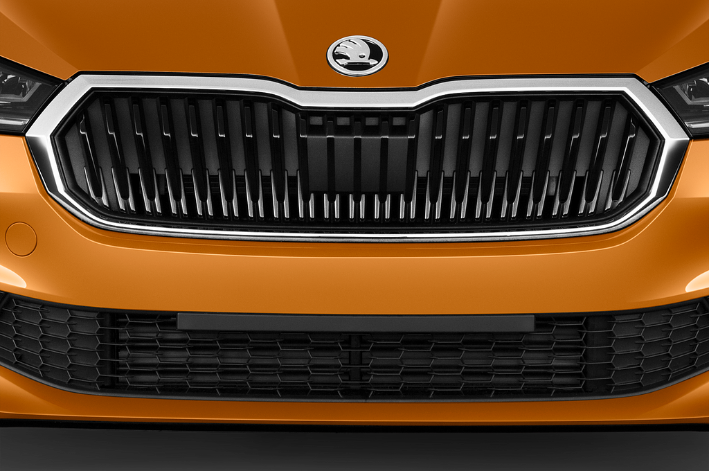 Skoda Fabia (Baujahr 2022) Style 5 Türen Kühlergrill und Scheinwerfer