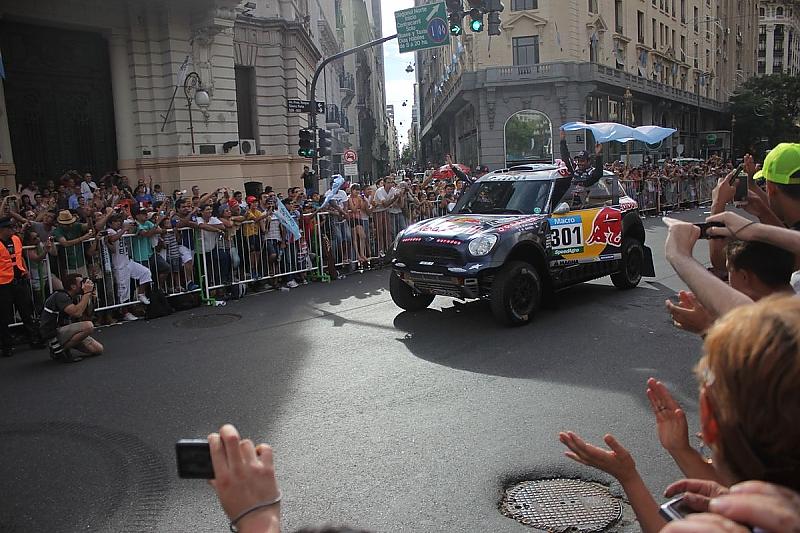 Al-Attiyah Nasser weiß die Argentinischen Fans auf seine Seite zu bringen.
