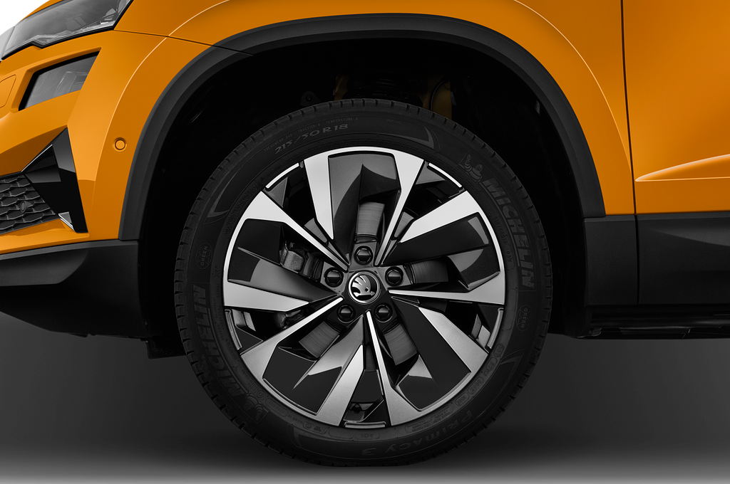 Skoda Karoq (Baujahr 2022) Style 5 Türen Reifen und Felge