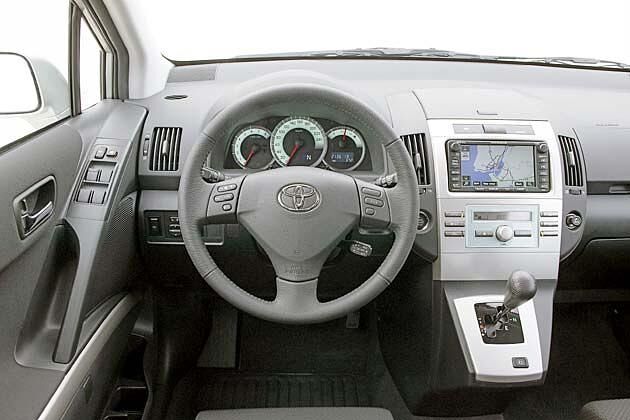 Aufgeräumtes, optisch ansprechendes Cockpit