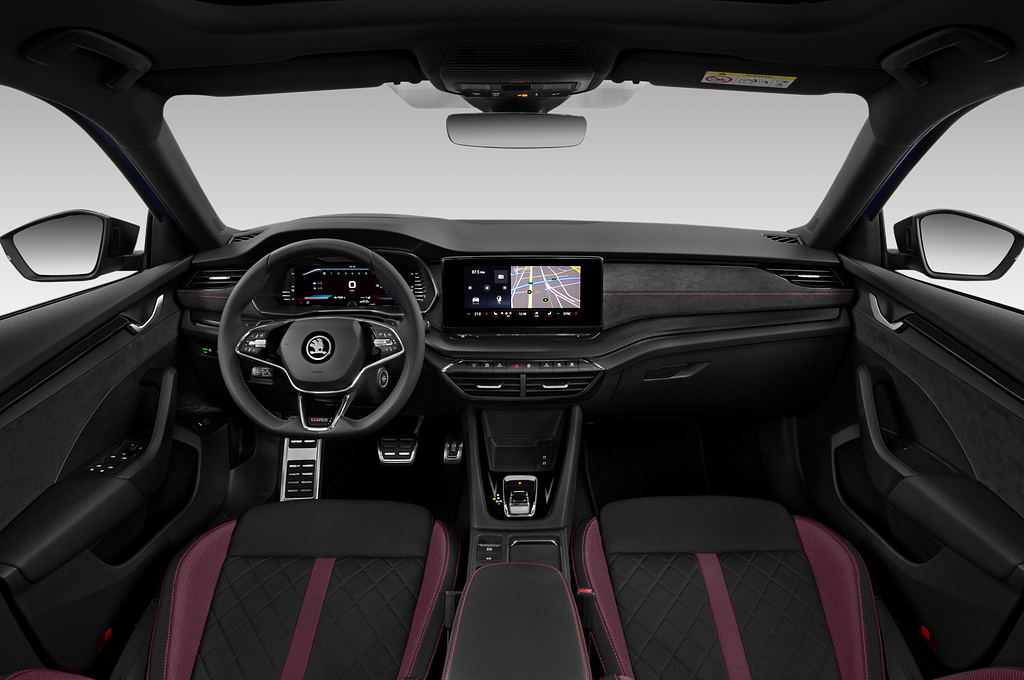 Skoda Octavia Combi iV (Baujahr 2021) RS 5 Türen Cockpit und Innenraum