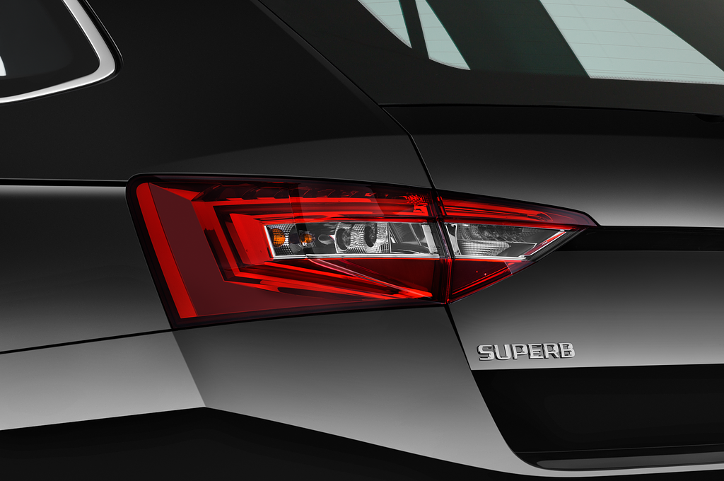 Skoda Superb Combi (Baujahr 2023) Ambition 5 Türen Rücklicht