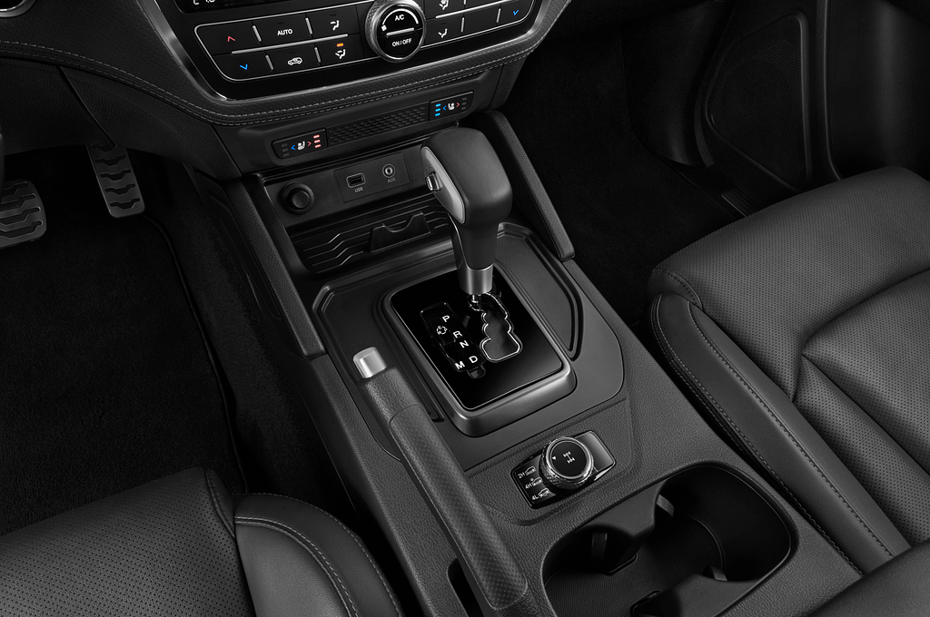 Ssangyong Musso (Baujahr 2022) Sapphire Crew Cab 4 Türen Schalthebel