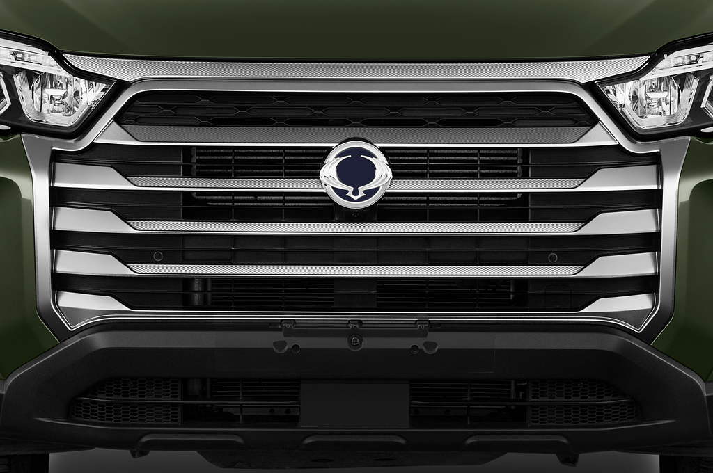 Ssangyong Musso (Baujahr 2022) Sapphire Crew Cab 4 Türen Kühlergrill und Scheinwerfer
