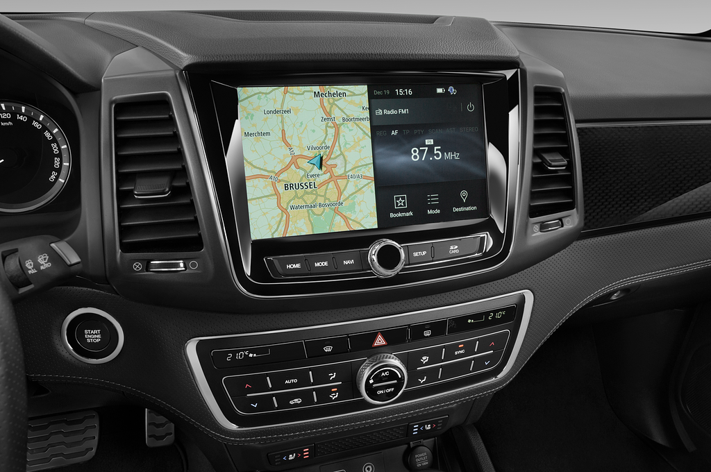 Ssangyong Musso (Baujahr 2022) Sapphire Crew Cab 4 Türen Mittelkonsole