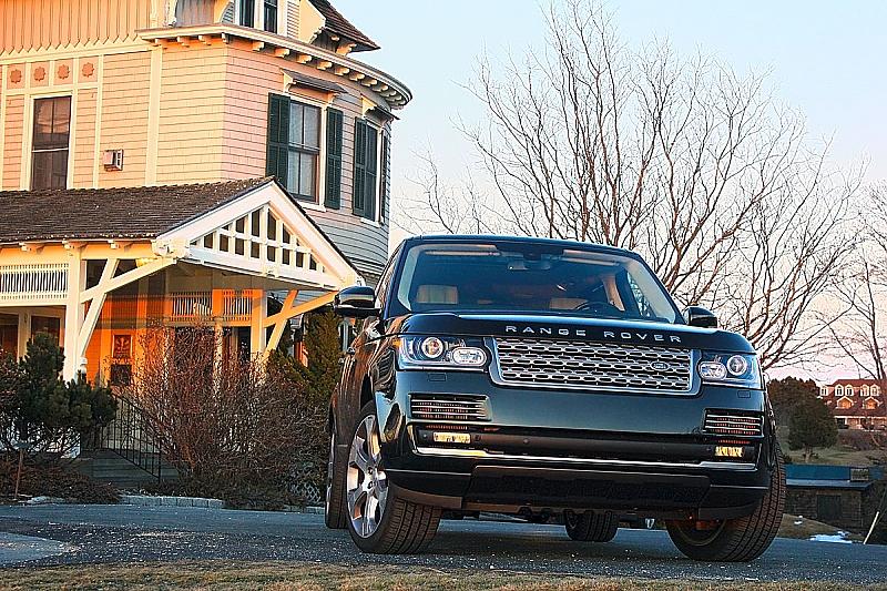 Der Range Rover Autobiography 5.0L Supercharged V8-Benziner LWB kostet 137.710 Euro.