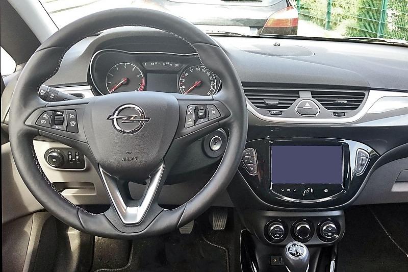 Fahrersicht im Opel Corsa 5T Innovation 1.0 115 PS.