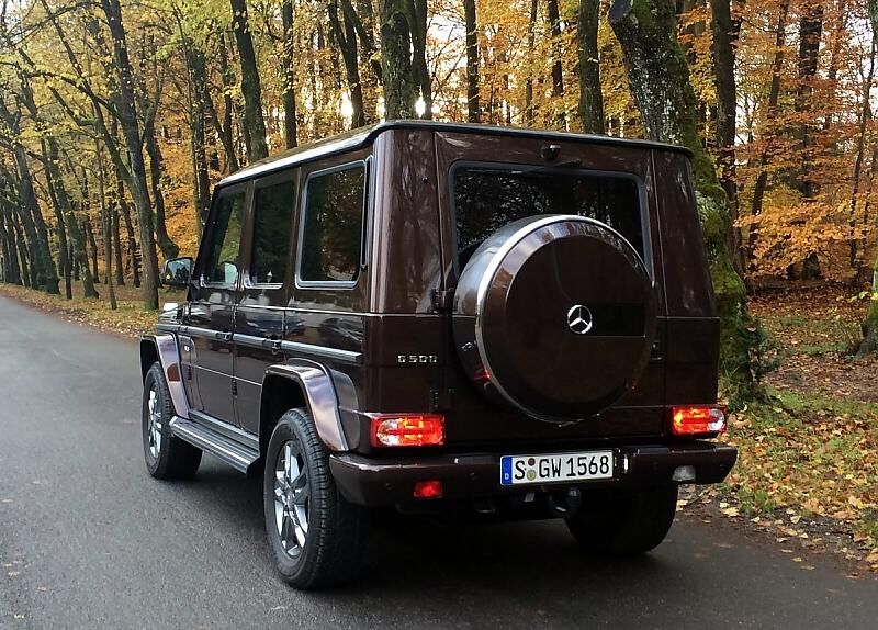 Das Ersatzrad sitzt beim Mercedes G 500 noch immer auf der Hecktür