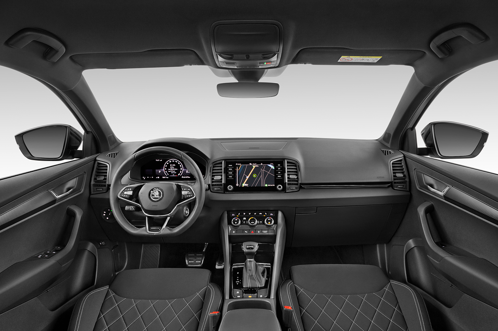 Skoda Karoq (Baujahr 2023) Sportline 5 Türen Cockpit und Innenraum