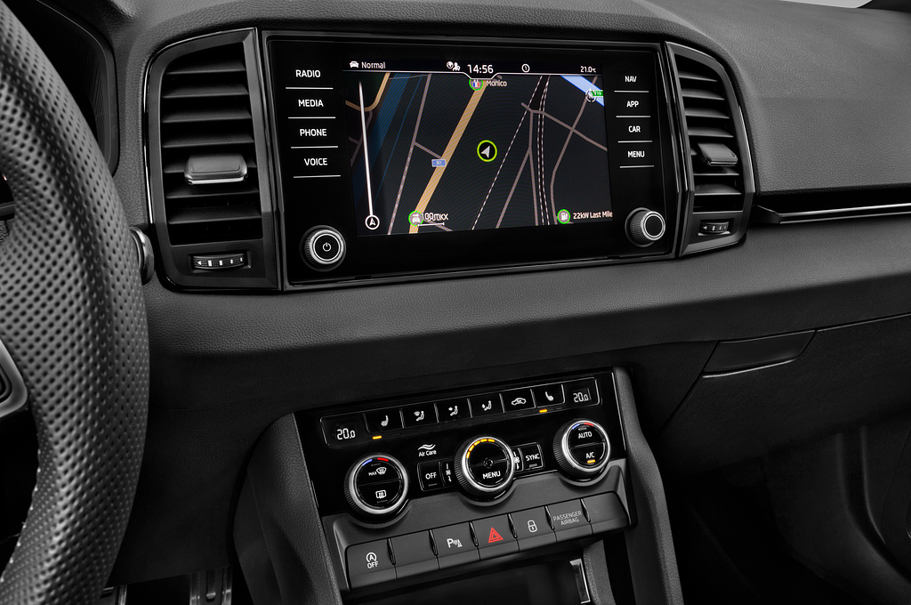 Skoda Karoq (Baujahr 2023) Sportline 5 Türen Mittelkonsole