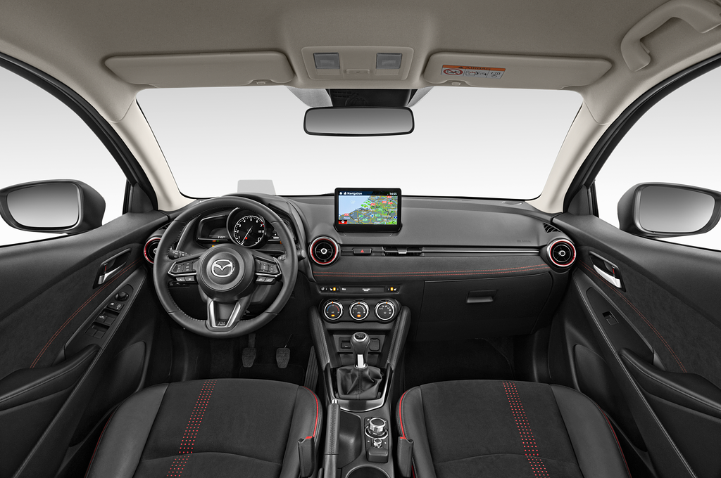 Mazda Mazda2 (Baujahr 2023) Homura Aka 5 Türen Cockpit und Innenraum