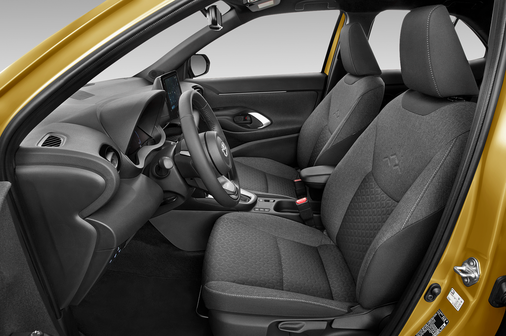 Toyota Yaris Cross Hybride (Baujahr 2023) Team Deutschland 5 Türen Vordersitze