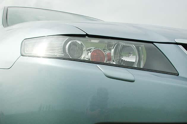 Markant, eigenwillig und hochwertig: Scheinwerfer des Honda Accord