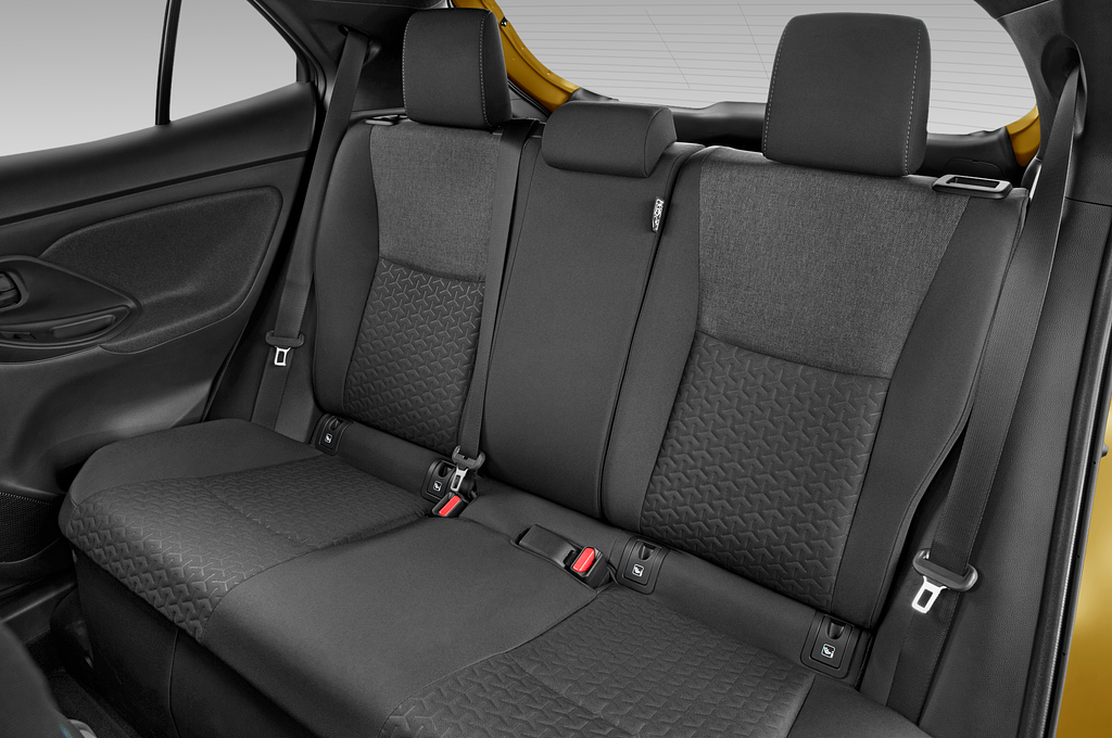 Toyota Yaris Cross Hybride (Baujahr 2023) Team Deutschland 5 Türen Rücksitze