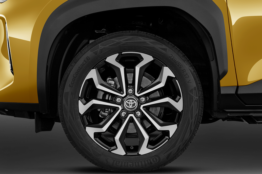 Toyota Yaris Cross Hybride (Baujahr 2023) Team Deutschland 5 Türen Reifen und Felge