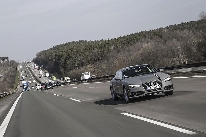 Bis zum autonomen Fahren auf der Autobahn wird noch einige Zeit vergehen