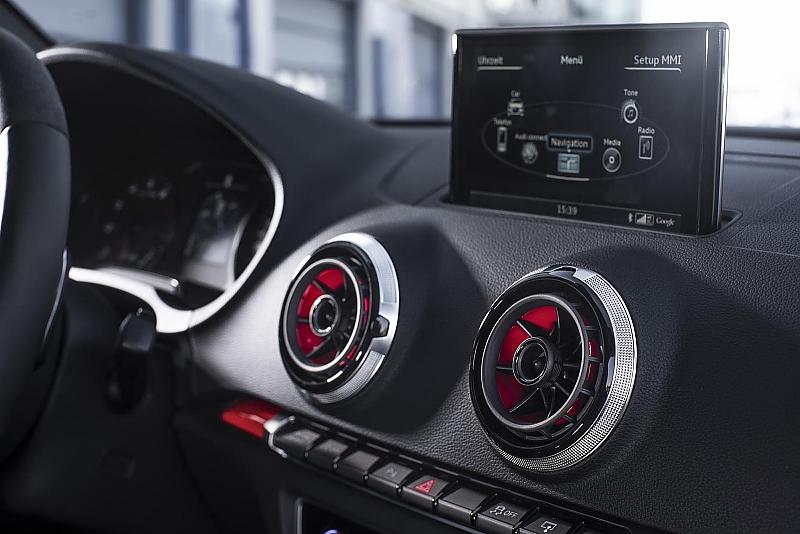 Das Cockpit des Audi RS 3 Sportback setzt auf Design