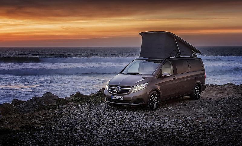 Meer, Sonnenuntergang, der Mercedes Marco Polo - passt