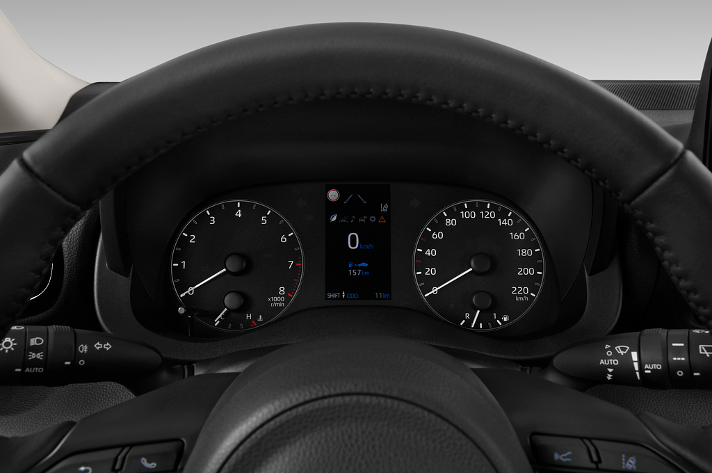 Toyota Yaris (Baujahr 2020) Comfort 5 Türen Tacho und Fahrerinstrumente