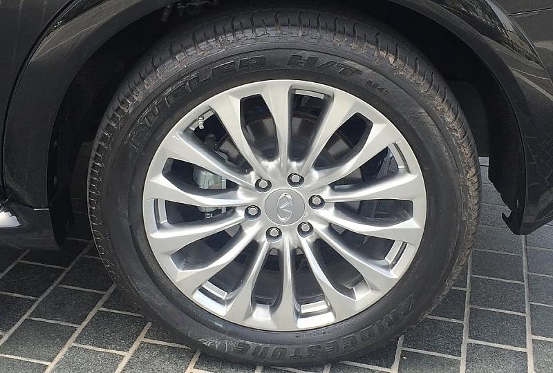 Infiniti QX 80 AWD - optional gibt es mächtige 22-Zöller