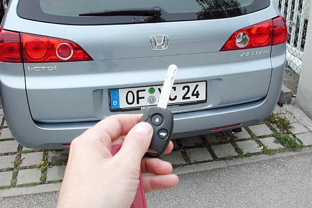 Per Knopfdruck öffnet sich die Heckklappe