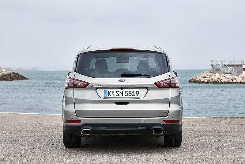 Ford S-Max - auch von hinten nur leicht verändert