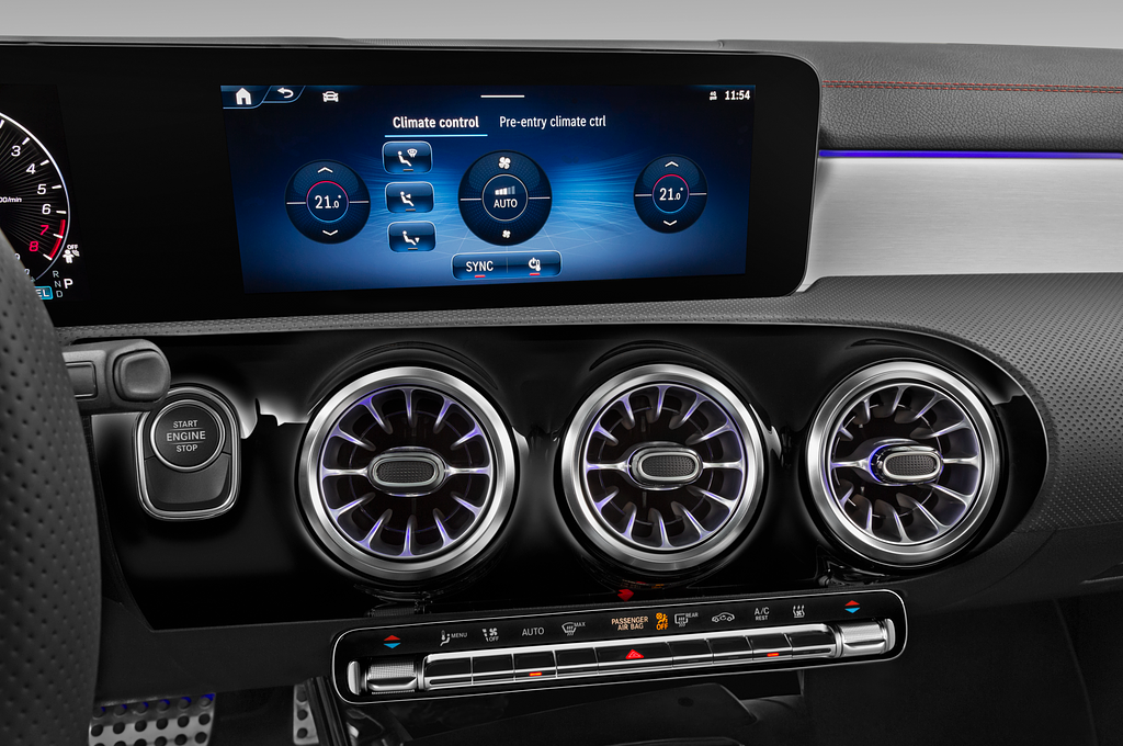 Mercedes CLA Coupe (Baujahr 2024) 250 e AMG Line 4 Türen Temperatur und Klimaanlage