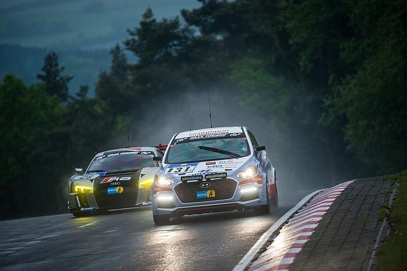 Auch Hyundai nahm an dem 24-Stunden-Rennen teil - hier im Bild der i30 Turbo