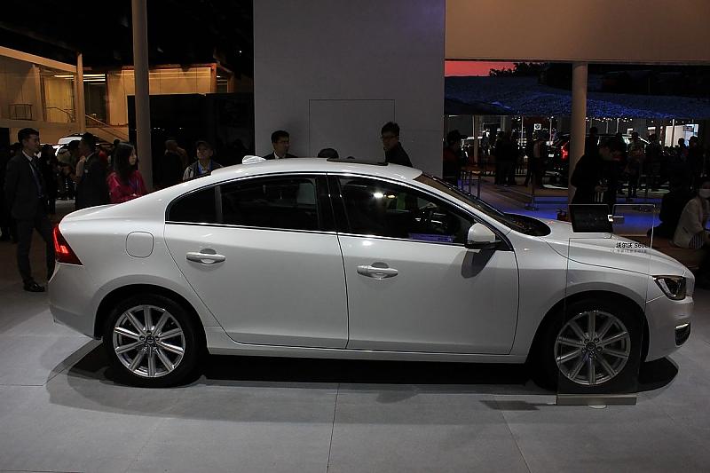 Volvo S60L (2)