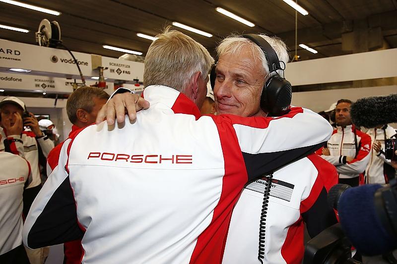 Freude Porsche Entwicklungsvorstand Wolfgang Hatz (l.) und sein Chef Matthias Müller