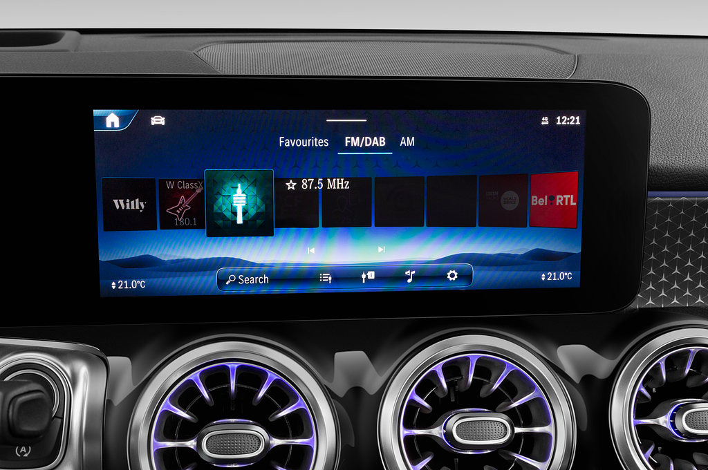 Mercedes GLB (Baujahr 2024) 200d AMG Line 5 Türen Radio und Infotainmentsystem