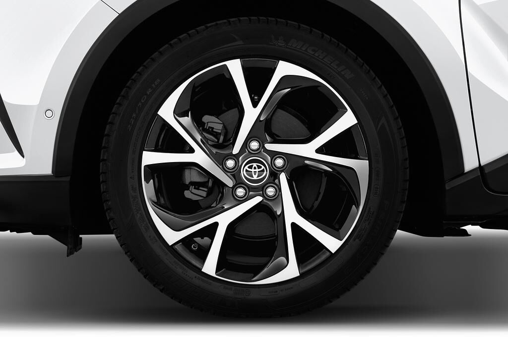 Toyota C-HR (Baujahr 2018) Team Deutschland 5 Türen Reifen und Felge
